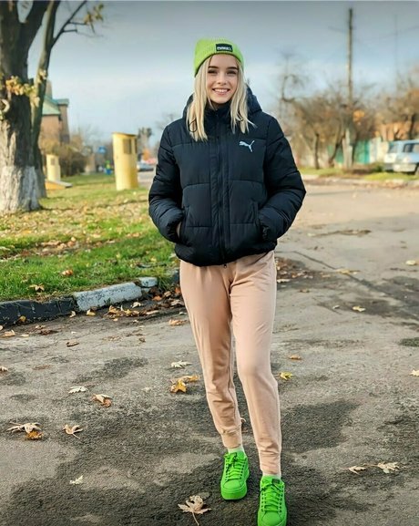 emilage ヌードスター 写真