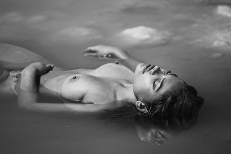 Alena Apollonova ポルノスター エロティック 画像