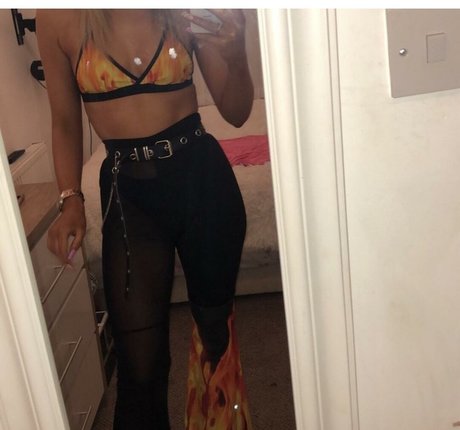 小柄なブロンドの熟女OnlyFans 限定 画像