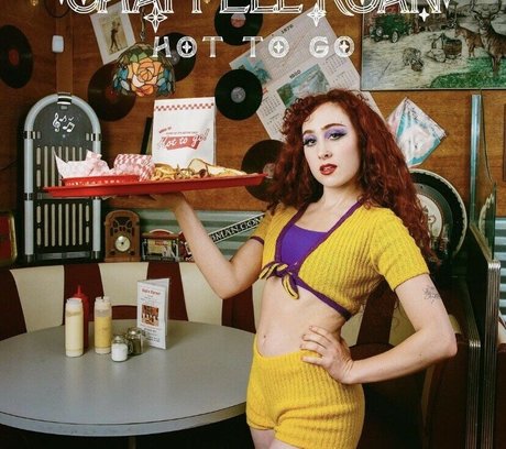 Chappell Roan かわいいポルノスター 画像