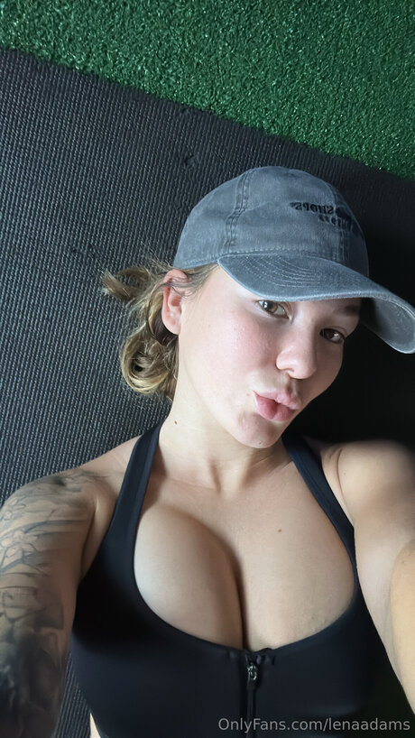 lenaadams 裸のポルノスター 写真