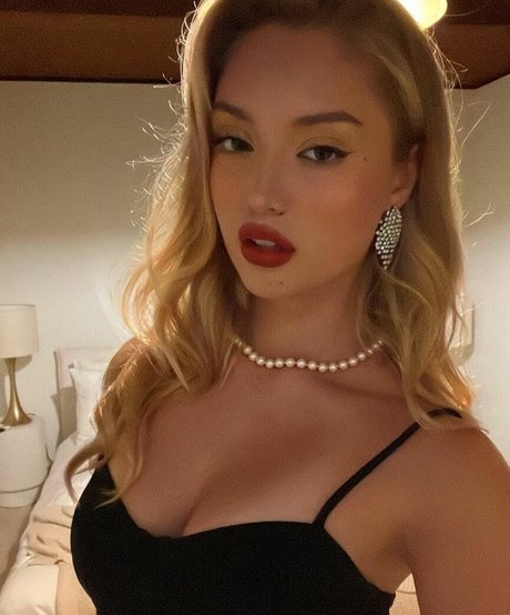 Bella Podaras ヌードモデル ギャラリー