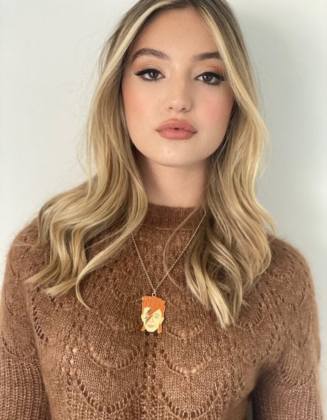 Bella Podaras xxxスター 写真