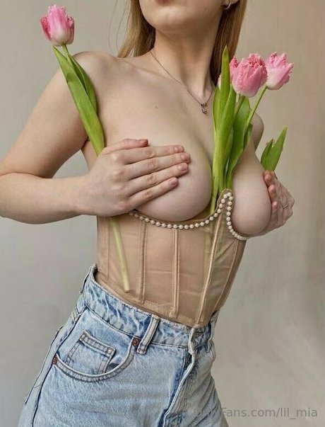 コスプレ フェムボーイ オンリーファンズ セクシー裸 写真