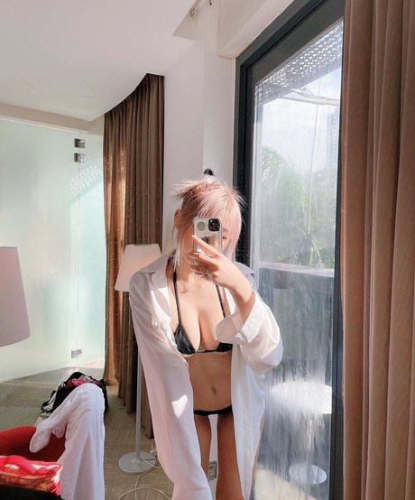 客室乗務員 OnlyFans ヌード アーカイブ