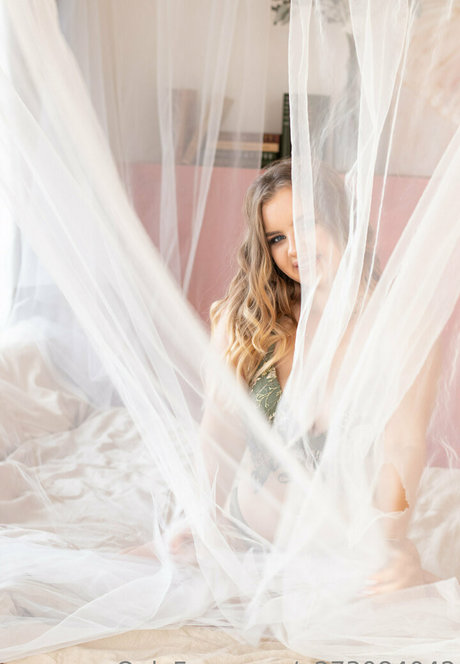 大きなお尻のマンコOnlyFans 可愛い 写真