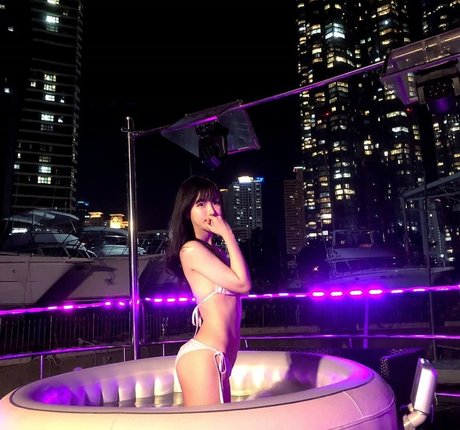 Adilyn ホットモデル 画像