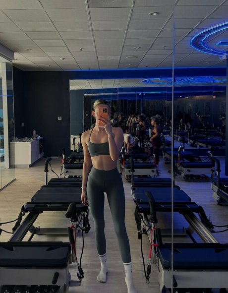 movewithmeredith ヌードモデル 画像