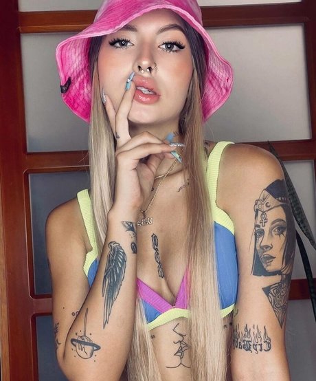 Valka ポルノスター 独占 写真