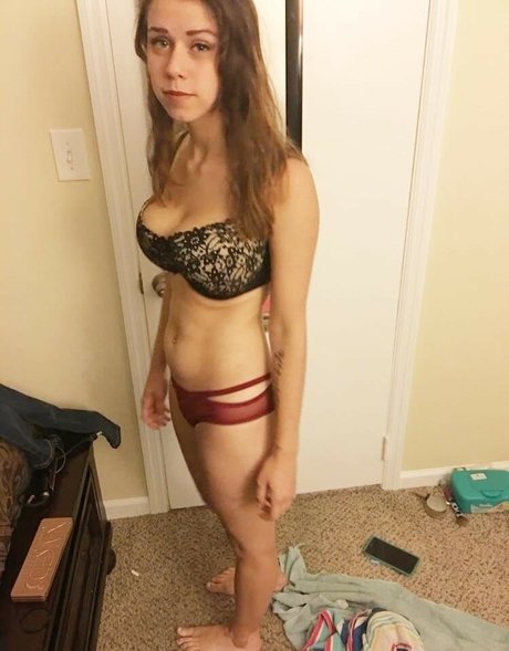 Emily Giangaspro 素敵なモデル 写真