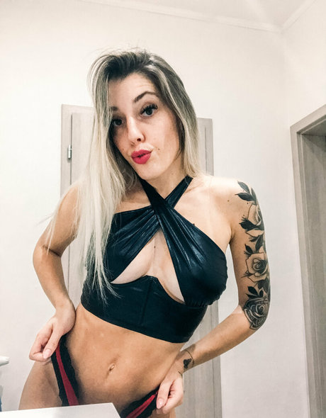 fitnessblondiefree ポルノモデル 画像