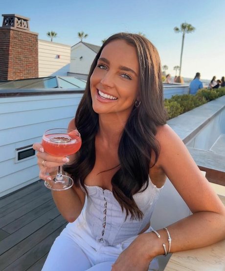 Allie Rosadino 裸のポルノスター ギャラリー