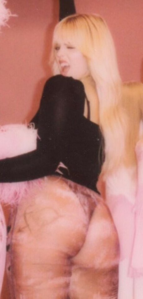 Renee Rapp ポルノスター 高品質 ギャラリー