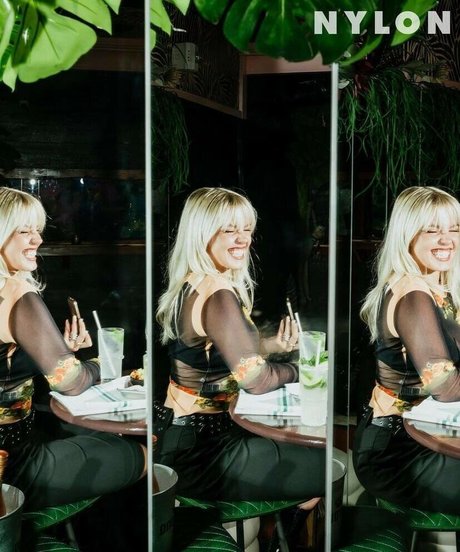 Renee Rapp ポルノスター 高品質 写真