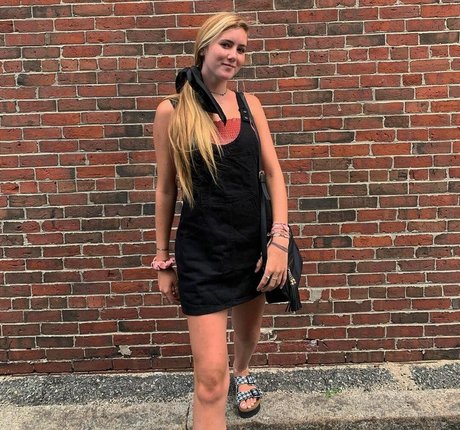 バイセクシャルカップルのOnlyFans セクシーヌード 画像