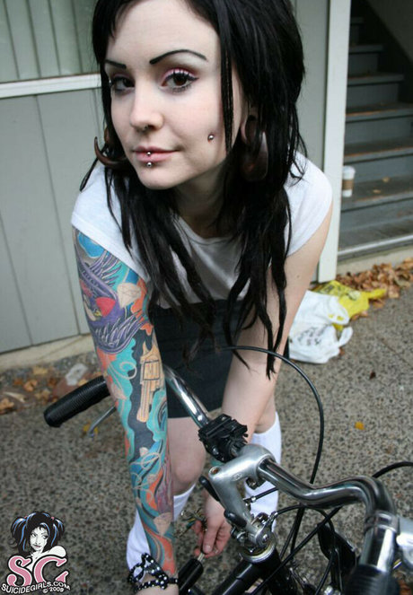 Elle Stranger アダルトスター アーカイブ