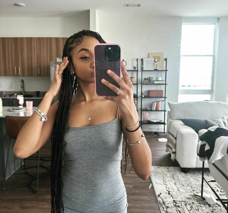 Lexi Vee xxxスター 画像