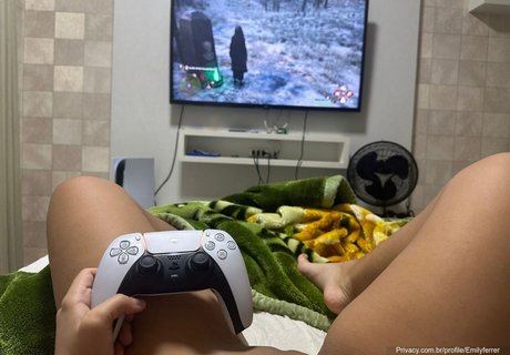 Emily Ferrer ヌードのポルノスター 写真