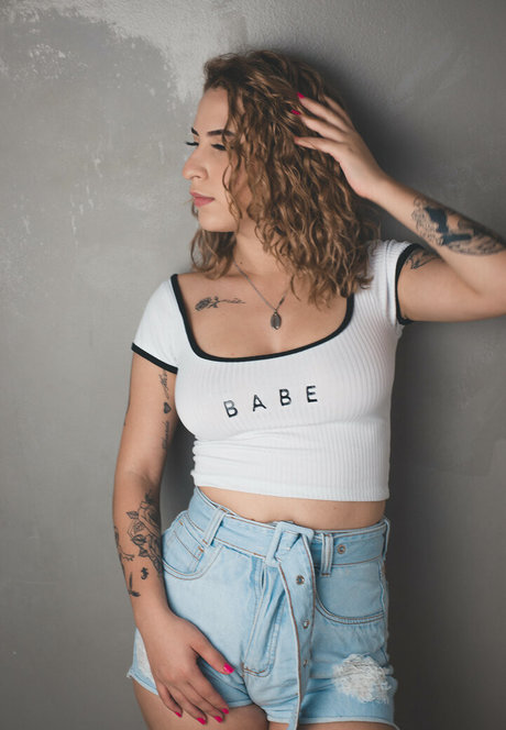 Thifany Vieira アートスター アーカイブ