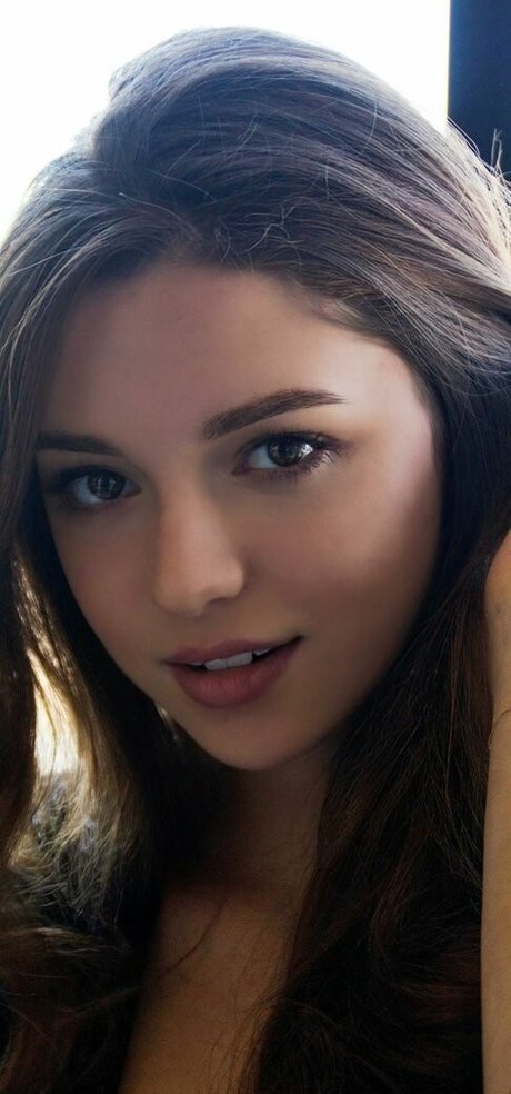 Elena Safavi ポルノスター 美しい 写真