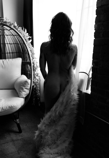 belle corinne ポルノスター アート 写真