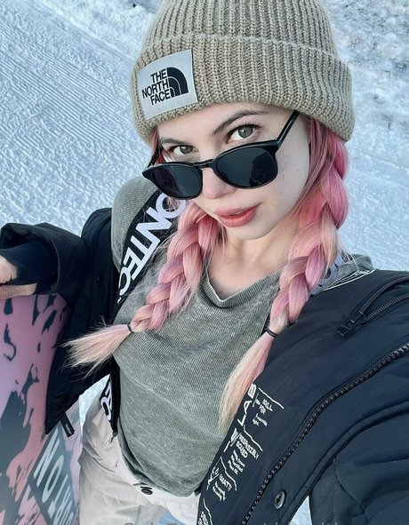 ridewithcarms ヌード女優 ギャラリー