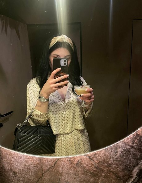 little mollyy アートポルノスター 画像