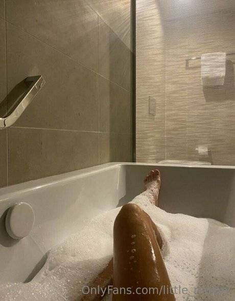 little mollyy 美しい女優 画像