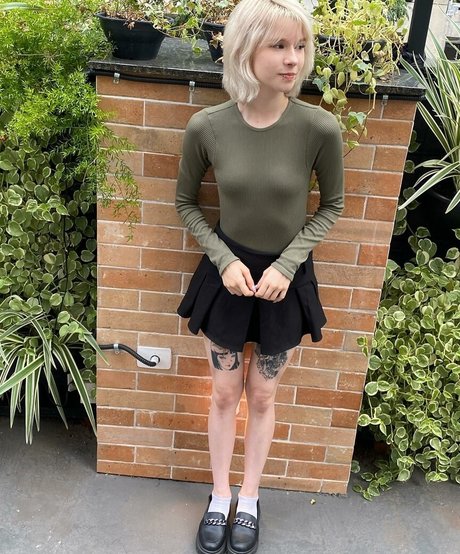 Luh Setra ポルノスター トップ 写真