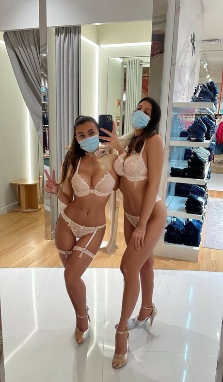 Nourhene Hocini ポルノスター アダルト 写真