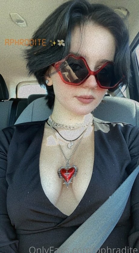 ophradite ポルノスター 裸 写真