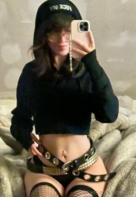 チンコを持つ女たち OnlyFans 裸 写真