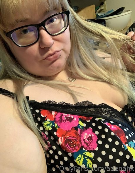 adenahx ポルノスター エロティック 写真