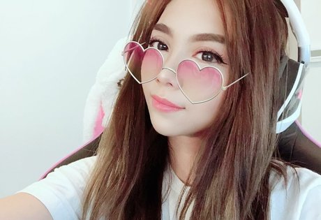 Jasmina ポルノモデル 画像