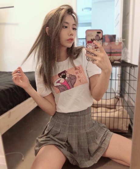 Jasmina 裸のモデル 画像