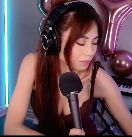 Jasmina 完璧な女優 写真