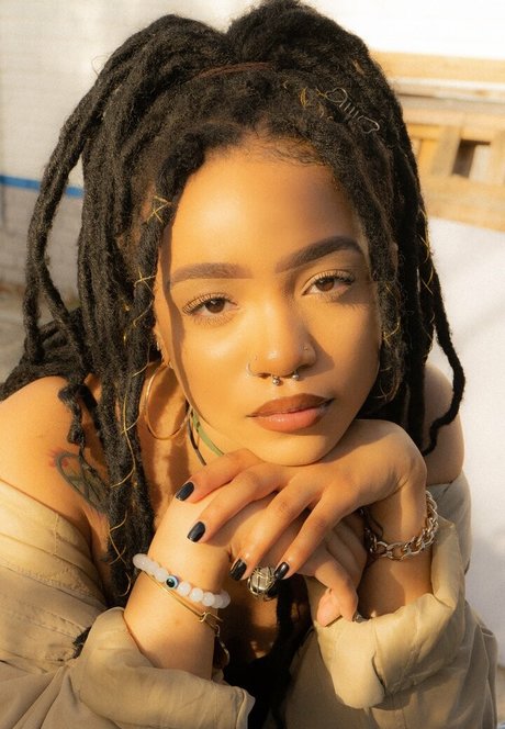 LightSkin 美しいポルノスター 写真