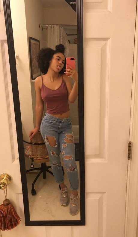 LightSkin ポルノ女優 画像