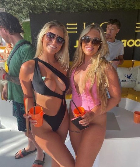 Chloe Burns アダルトモデル 画像