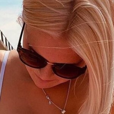 Chloe Burns アダルト女優 写真