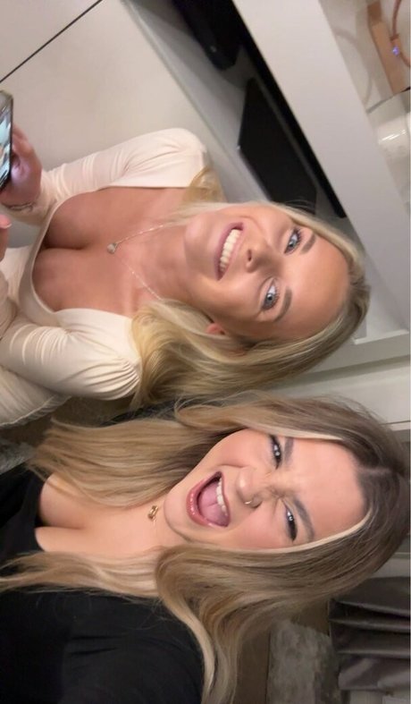 Chloe Burns ホットなスター 画像