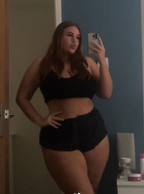 ellierobsxx ヌードスター 写真