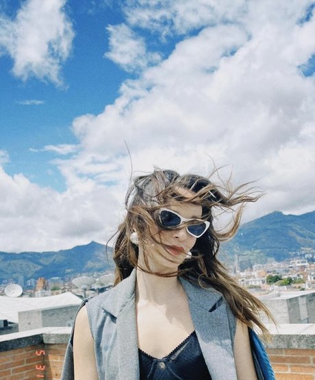 ブルネットの看護師OnlyFans ポルノ 画像