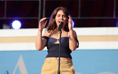 Alessia Cara セックス女優 写真