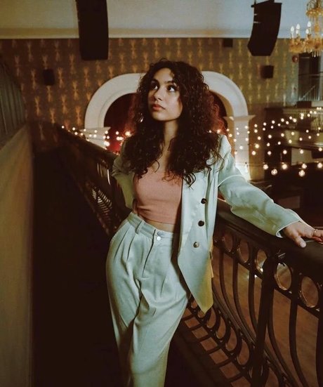 Alessia Cara ポルノスター 写真