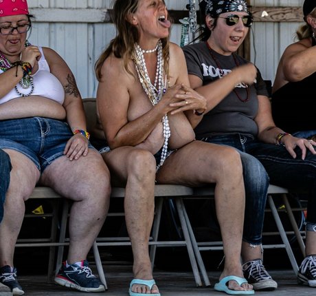 Busty Petra ポルノスター 独占 写真