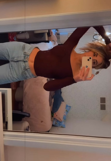 Emmy Corinne profile image