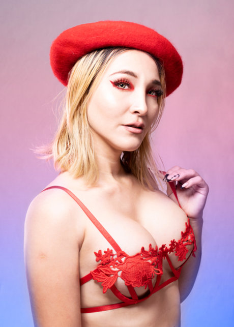 Asuka Muller ポルノスター 裸 ギャラリー