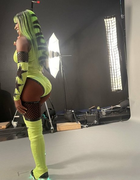 Trinity Fatu ポルノスター 写真