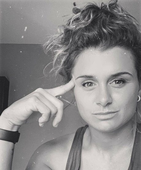 巨乳 射精 OnlyFans ホット裸 写真